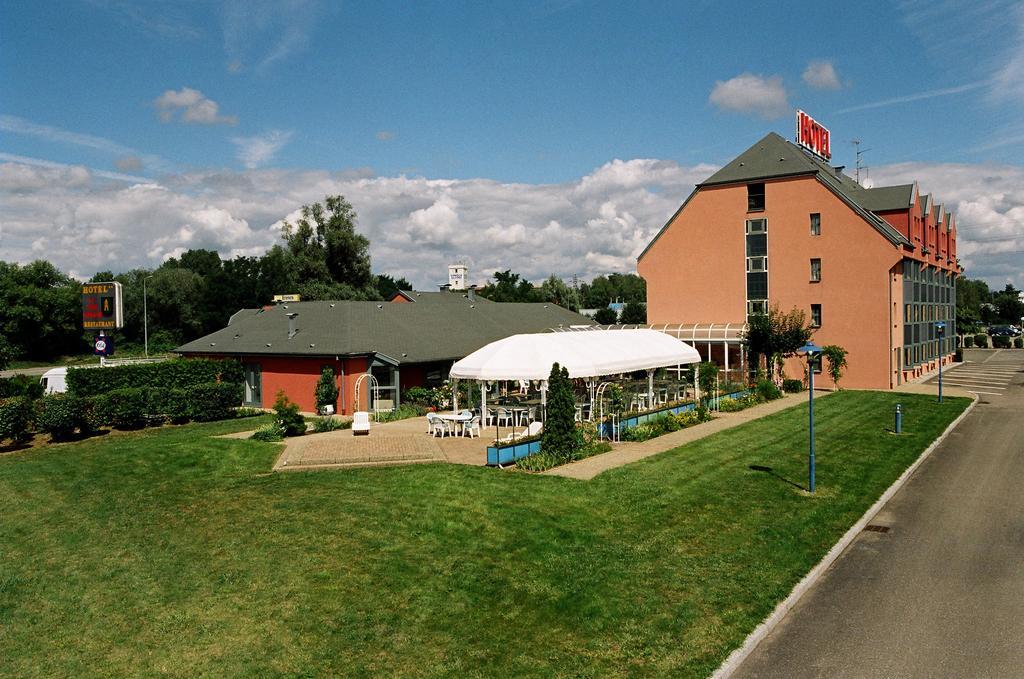Schweighouse-sur-Moder Hotel Restaurant La Tour Romaine - Haguenau - Strasbourg Nord מראה חיצוני תמונה